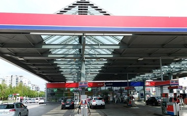 Strancima ograničenja točenja goriva u Sloveniji od utorka! Prisiljeni su uvesti mjere jer su ponajprije Austrijanci navalili u Deželu po gorivo koje im je i 30 posto jeftinije