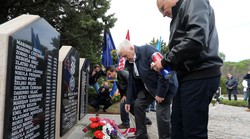 Sram vas bilo političari i novinari! Poginulim braniteljima u Rijeci ni cvjetak od političara, ni novinski redak od medija