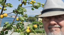 Zmago Jelenečič kupa se u "slovenskom morju", za razliku od SLO premijera Goloba koji uživa u Hrvatskoj