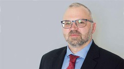 Em je bio pijan, em je pobjegao... To je profil profesionalnog političara koji se ne može pohvaliti većim iskustvom u realnom sektoru