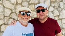 Što uradi Hrvatska od Viktora Orbána, ni rođena majka ga ne bi prepoznala, brada, mornarska majica, sunčane naočale, more, vino, prijatelji i što mu više treba