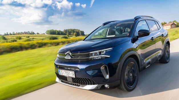 VIDEO + 55 sjajnih fotki novog Citroën C5 Aircross, najudobnijeg i najkomfornijeg SUV-a ikada, koji je veći od Škode Karoq i Peugeota 3008 i sasvim blizu Peugeotu 5008