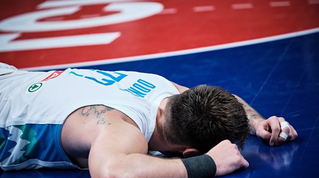 Luka Dončić se posuo pepelom: "Iznevjerio sam cijelu državu!" Tko bi rekao... Tko bi očekivao... Ono što nitko nije očekivao. Osim Hrvatske kući se već vraćaju i Slovenija i Srbija