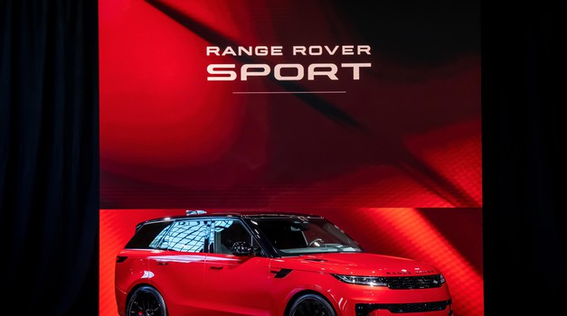 VIDEO: Range Rover Sport nikad poželjniji, najnapredniji je i dinamički najsposobniji ikad, a plug in verzija od 510 konja pravi je hit i zbog poreznih olakšica