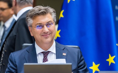 Plenković i Ursula dovesti će nas na prosjački štap! Andrej je poput najgoreg žicara skupio milijarde eura po Europi i od hrvatskih građana na radu po Europi. Uzeti će nam zemlju, djedovinu, državu...