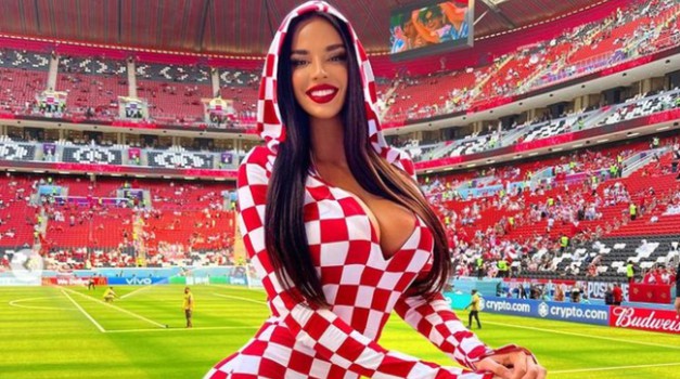 - Skinut ću sve sa sebe, pobjede li Vatreni! Ivana Knoll ide do kraja! Najpoznatija nogometna navijačica obećala: "Ako Hrvatska pobijedi, ja ću..."