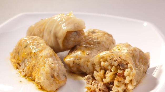 Amerikanac prvi put probao sarmu, ćevapčiće i burek, njegova reakcija govori više od tisuću riječi (nešto ga je stvarno razočaralo)