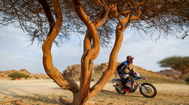 Započeo je spektakularan reli Dakar 2023. Najbolji slomili zube u prvoj etapi