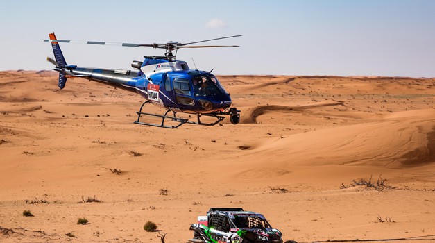 Dakar 2023: Loeb zbog nestrpljivosti završio na boku pred samim ciljem, a vodio je. 20 minuta za popravak unazadilo ga je 8 mjesta