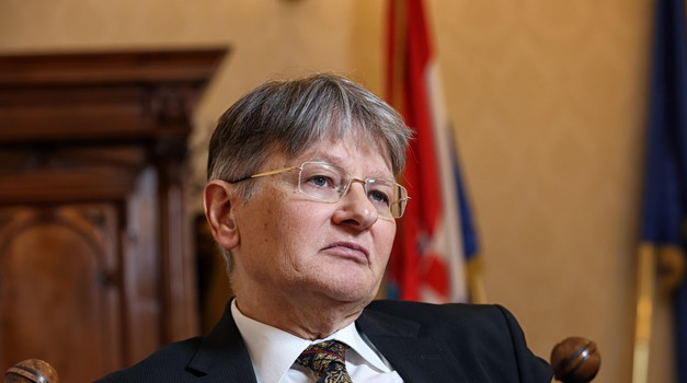 Medicinska sestra koja je brinula o teško bolesnom sucu obznanila tužnu vijest, napustio nas je veliki čovjek i jednako takav časni sudac
