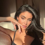 Nećete vjerovati koju je životinju i u kojoj veličini Kylie Jenner "prišila" na haljinu (FOTO) (foto: Kyille Jenner/Instagram)