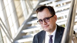 Trla baba lan AP-a, teškog blefera koji je nečinjenjem izdao nacionalne interese i pri tome u 6 godina potrošio basnoslovnih stotinjak milijuna kuna za savjetnike