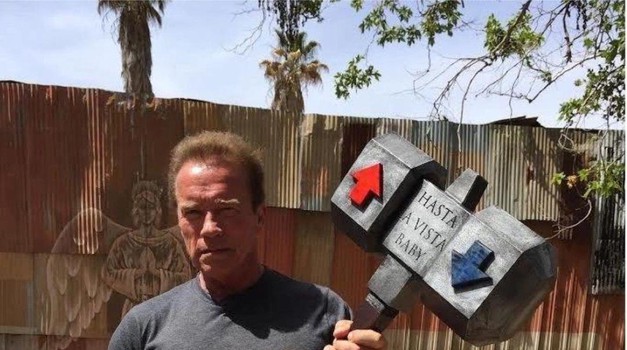 Arnold Schwarzenegger sudjelovao u prometnoj nesreći, naravno on je kao u filmu prošao bez ozljeda i ožiljaka, sudionica u nezgodi odvezena u bolnicu