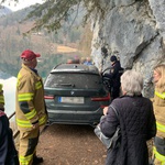 Pazite, nemojte to činiti: vozač koji je svojim BMW-om zapeo na planinarskoj stazi u austrijskim Alpama sam je kriv... (foto: Rosenheim24)