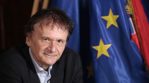 Prvo HGK uzme novac članovima, a onda tim novcem kupuje hotele, konkurira im i bavi se njihovim biznisom, nezakonito i koruptivno!