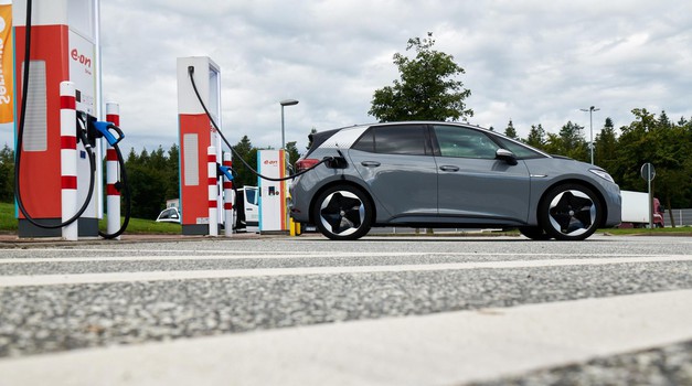 Idete na odmor električnim automobilom? Sve o HR, A i M punionicama, gdje, pošto, koliko, zašto...