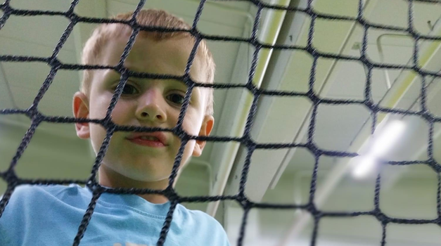 Ne žele ga u vrtiću, odbacili ga i ne daju mu da se druži s vršnjacima. Ovo je EU SKANDAL, a i u "zaostaloj" Srbiji zbog ovakve bi stigmatizacije prosvjetna inspekcija bila u vrtiću u 5 minuta!