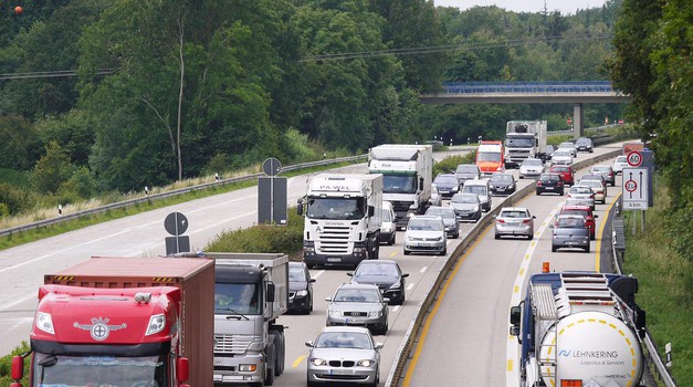 Anketa: Što Nijemci misle o ograničenju brzine od 130 km/h na njihovim autocestama?