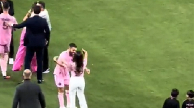 Messijeva supruga nakon utakmice potrčala u zagrljaj pogrešnom, snimka je već internetski hit