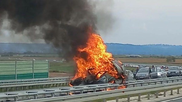 UŽASNO!! Stravična nesreća na autocesti Miloš Veliki u Srbiji (VIDEO)