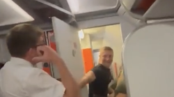 Sexali se u avionu Easy Jeta: Nisu se obazirali na pritužbe putnika, ali kada je stjuardesa otvorila vrata... (VIDEO)