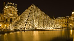 Pariška policija uhitila deset osoba zbog prevare s ulaznicama u Louvreu