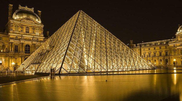 Pariška policija uhitila deset osoba zbog prevare s ulaznicama u Louvreu
