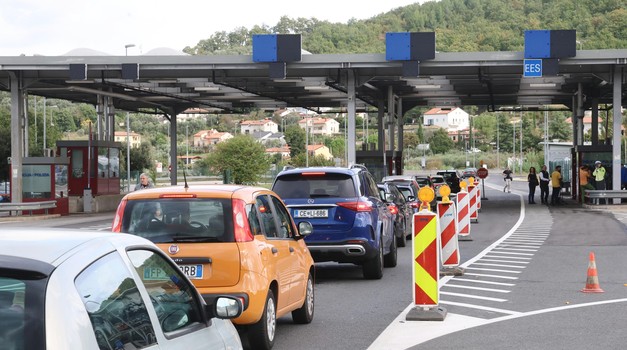 Na granici u Macelju snimio je nešto što bi mnogi radije da je ostalo skriveno: scene koje nisu za svačiji želudac (VIDEO)