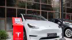 Tesla će početi skupo naplaćivati ​​punjenje: čak 55 eura po satu za 'nepotrebno punjenje'