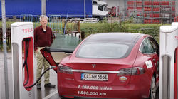 U 9 godina prešao na struju 1,9 milijuna km!!! Kako je živjeti s Tesla Modelom S s najvećom kilometražom na svijetu?