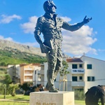 Nadahnuta junakom Ahilejem, ratnikom knezom Branimirom, studentima proljećarima...,  ovo nije najveća Tuđmanova skulptura, no ona je najdojmljivija i posebna... (foto: Ivan Kujundžić / FB)