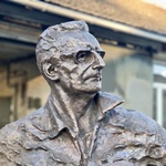 Nadahnuta junakom Ahilejem, ratnikom knezom Branimirom, studentima proljećarima...,  ovo nije najveća Tuđmanova skulptura, no ona je najdojmljivija i posebna... (foto: Ivan Kujundžić / FB)