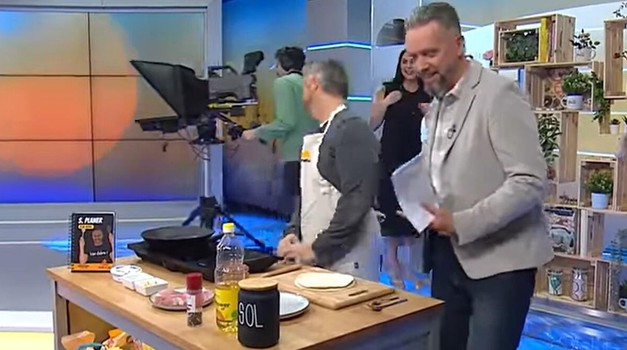 Tijekom prijenosa uživo voditeljica se zabila u stakleni zid. Jeste li vidjeli što se događa na televiziji?