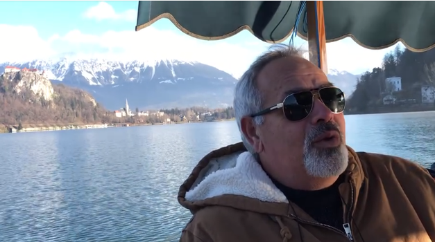 Turist je bio toliko opčinjen ljepotom Bledskog jezera da mu je i zapjevao (VIDEO)
