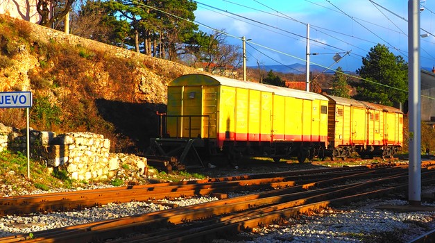 Ukrao naponski kabl od 600 eura i izazvao zastoj u željezničkom prometu i sigurnosti energetskih sustava