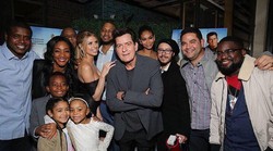 LUĐAKINJA: Nevjerojatno: susjeda poznatog holivudskog glumca poderala mu je košulju i pokušala ga ugušiti