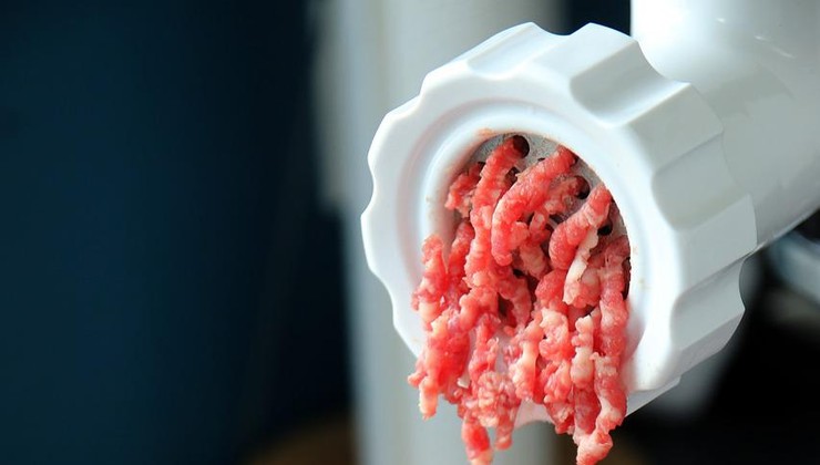 Čevapomat, nova izmišljotina! Znamo aparate za kavu, aparate za jaja, aparate za mlijeko... Što je s čevapomatom? E, sada je i ovo dostupno i uzbuđenju nema kraja.