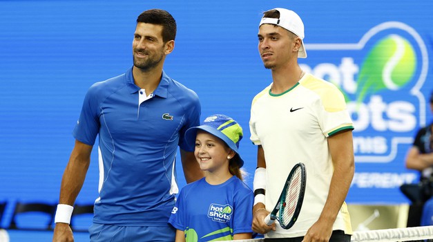 Kralj mrtav nije, al' ima nasljednika. Novak poručio da je Dino princ tenisa, Dalmatinac slamao Novaka u Australiji i osvojio njegovo i srca zaljubljenika bijelog sporta