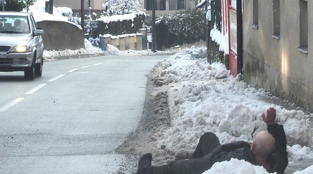 Više od 100 Zagrepčana zbog leda na pločnicima slomljenih nogu, kukova, ruku... završilo u Traumi, Vinogradskoj, Merkuru, na Rebru...