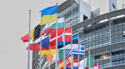 Hakiraju europarlamentarce! Otkriće špijunskog softvera u Europskom parlamentu: što to znači za informacijsku sigurnost?