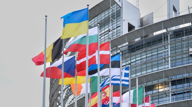 Hakiraju europarlamentarce! Otkriće špijunskog softvera u Europskom parlamentu: što to znači za informacijsku sigurnost?