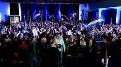 Valja računati na Pravo i pravdu! Nezaustavljivo i pompozno! Čekali su napeti k'o puška i pojavili se moćno, snažno, organizirano... K'o kad Vatreni igraju finale Svjetskog prvenstva