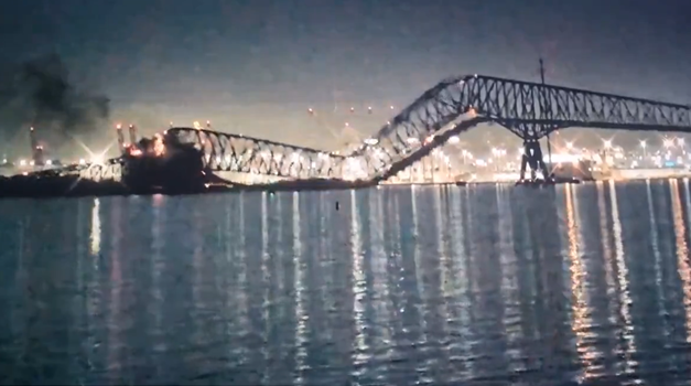 Šokantna snimka trenutka od kojeg se ledi krv u žilama: Brod se zabio u poznati most (VIDEO)
