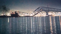 Šokantna snimka trenutka od kojeg se ledi krv u žilama: Brod se zabio u poznati most (VIDEO)