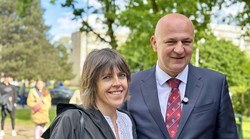 Lidija Kolakušić po prvi put u javnosti sa suprugom, ovo je za nju, obitelj i prijatelje izniman dan - oduševljeni su velikom izlaznošću