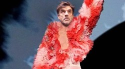 Treba se ozbiljno zapitati kamo to srljamo!!! Ugledni fotograf Arne Hodalić opalio je eurovizijskoj pobjednici nes(p)retnu šalu: "Obući ću minicu..."