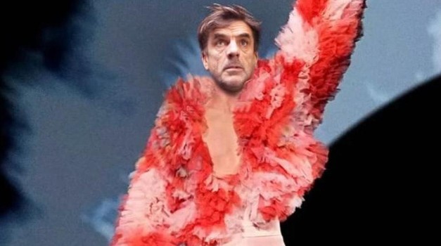 Treba se ozbiljno zapitati kamo to srljamo!!! Ugledni fotograf Arne Hodalić opalio je eurovizijskoj pobjednici nes(p)retnu šalu: "Obući ću minicu..."