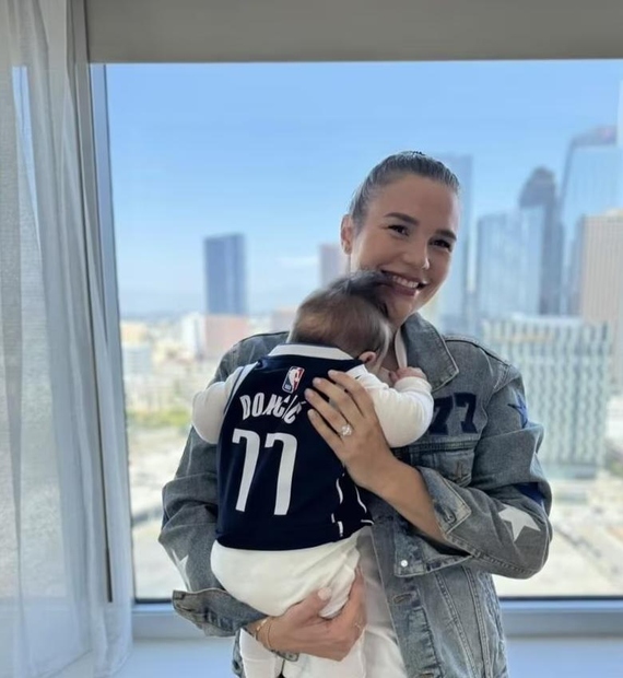 Službeno su počeli hodati 2016. godine, a zaručili su se 2023. godine, samo nekoliko mjeseci prije nego što su postali …