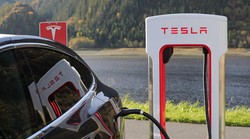 Ide li Tesla u ponor? Tesla se ne može unedogled oslanjati na uspjeh samo dva vozila, Model 3 sedan i Model Y crossover