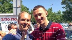 HND tvrdi kako je Bartulica pokrenuo linč na novinara jer ne želi odgovoriti na neugodna pitanja o tome odakle mu kuća na Prviću...